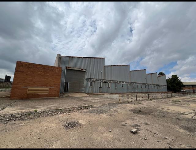 2,494M² WAREHOUSE TO LET IN FACTORIA